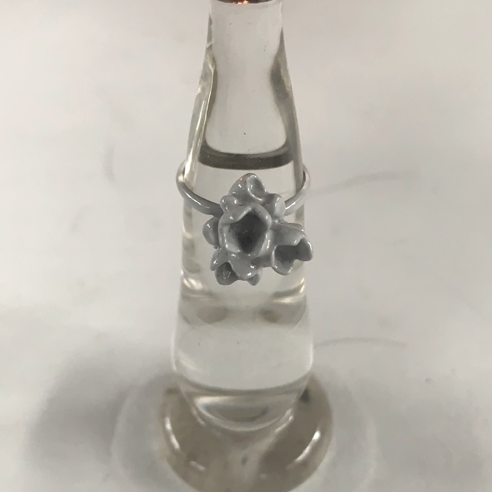 Enamel bouquet ring DAINTY YET COOL